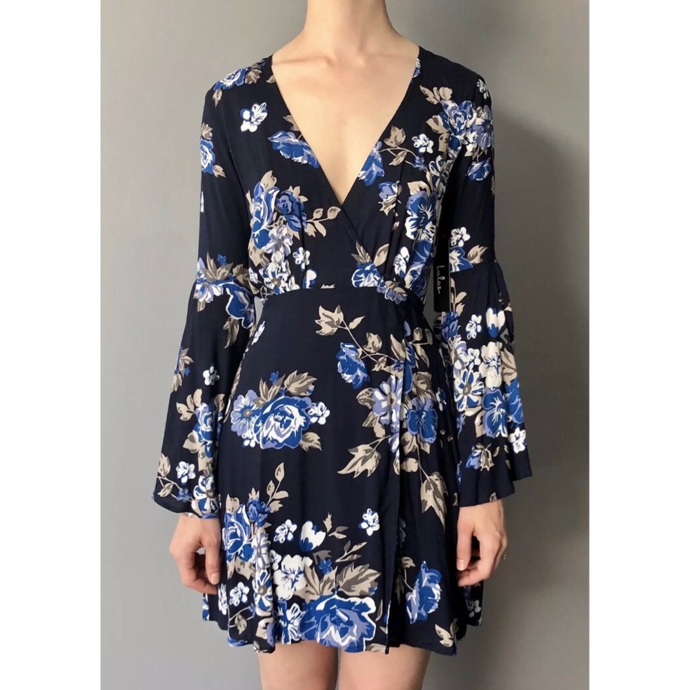 Lulu’s Navy Floral Wrap Dress with Open Back NWT